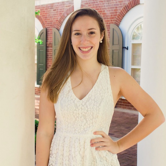 Meet your Posher, Ali - Picture 1 of 2